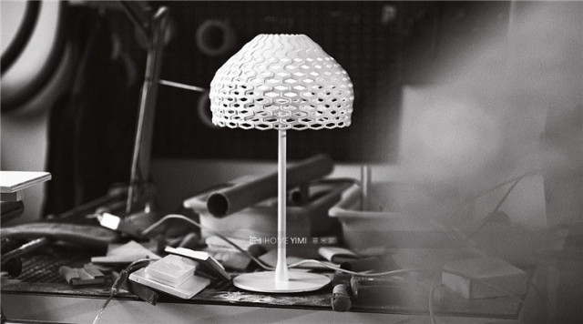 tatou-table-urquiola-flos-F77610-product-life-01-1440x802 拷贝.jpg