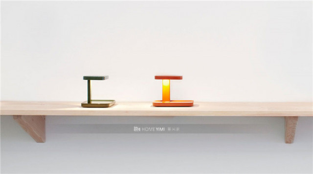 piani-table-bouroullec-flos-F58350-product-life-01-1440x802 拷贝.jpg
