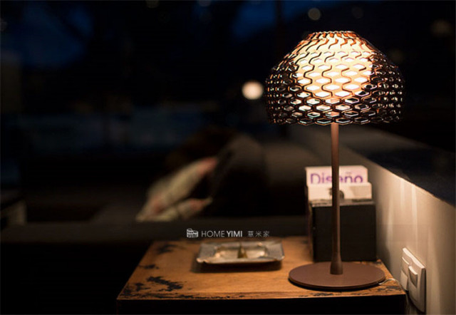 tatou-table-urquiola-flos-F77610-product-life-03-720x498 拷贝.jpg