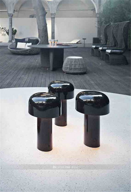 bellhop-table-castiglioni-flos-F1060026-product-life-02-571x835 拷贝.jpg
