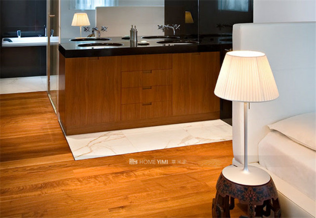 romeo-soft-table-starck-flos-F61070-product-life-03-720x498 拷贝.jpg