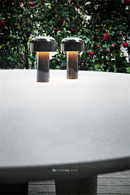 bellhop-table-castiglioni-flos-F1060009-product-life-08-590x884 拷贝.jpg