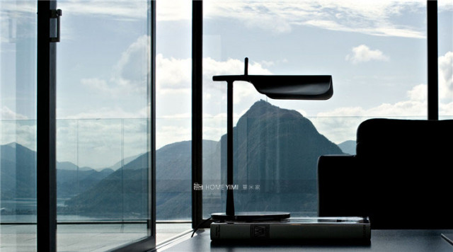 tab-table-barber-osgerby-flos-F65600-product-life-01-1440x802 拷贝.jpg