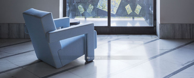 637_utrecht_armchair_1.jpg
